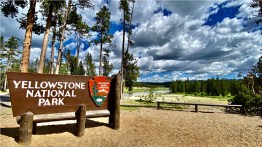 What Is the History of Yellowstone National Park?